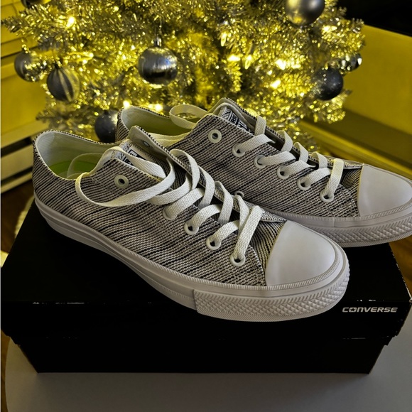 Brand New - Never worn converse - All Star Chuck Taylor’s 2 - Picture 7 of 9